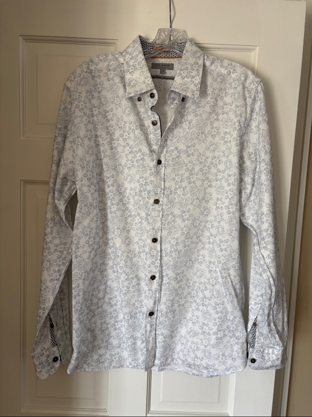 Light Floral Button-Up Shirt in White and Light Blue